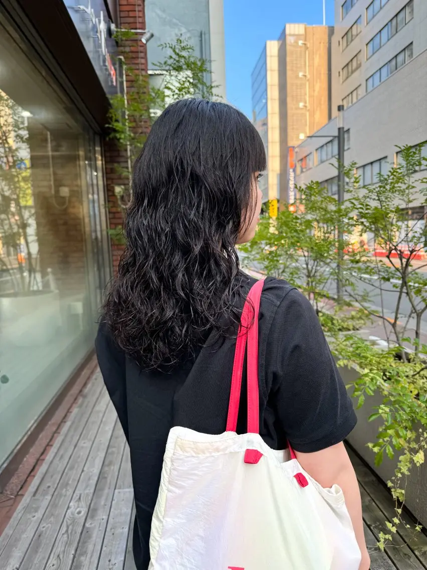 ミディアム パーマ ミディアムパーマ 伸ばしかけ ニュアンスパーマ Seeknext // Rukaのヘアスタイル
