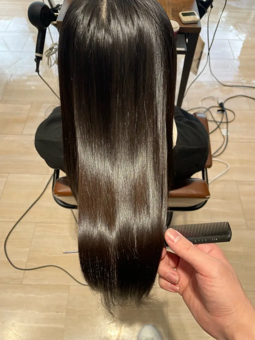 ケア剤たっぷり縮毛矯正✨+全体カットの写真