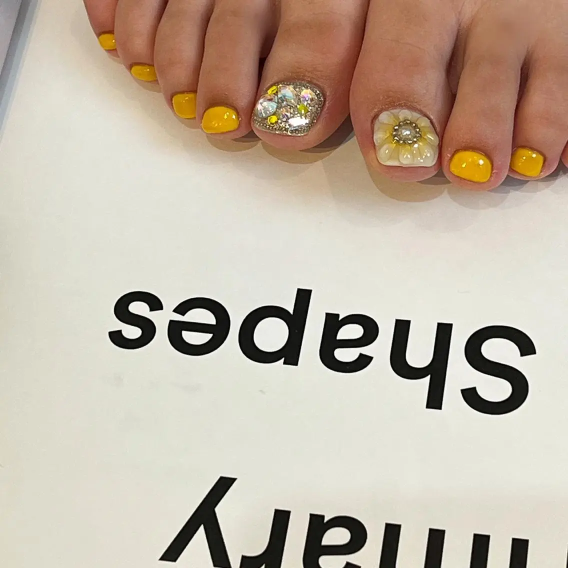 ネイル フットネイル nailsalon ULLのネイルデザイン