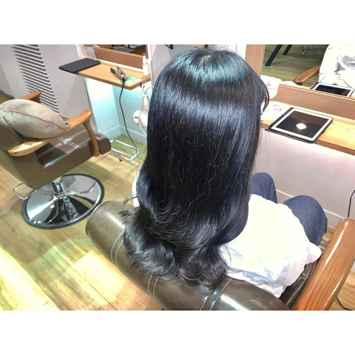 ロング カラー 黒髪 ブルーカラー ブルーブラック ヘアカラー トリートメント ツキダテ ユイのヘアスタイル