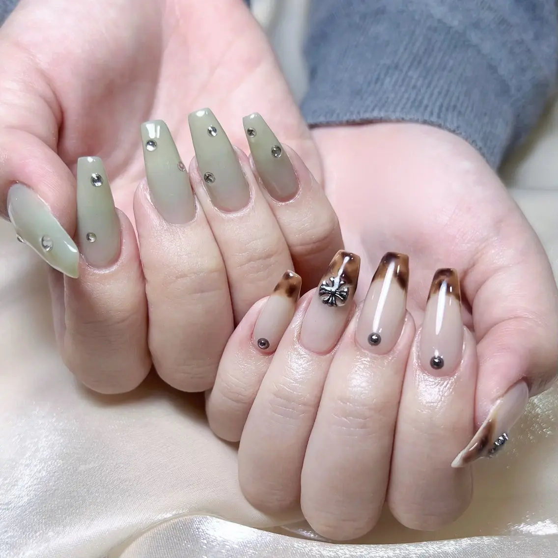 メンズ ネイル メンズ韓国風 アートネイル オーロラネイル ガーリー キラキラネイル ハンドネイル Nail salon 木にいるのネイルデザイン