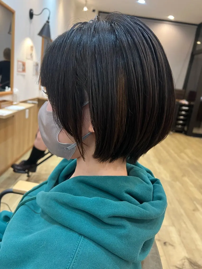 ショート カット ヘアカラー 高辻 日菜のヘアスタイル