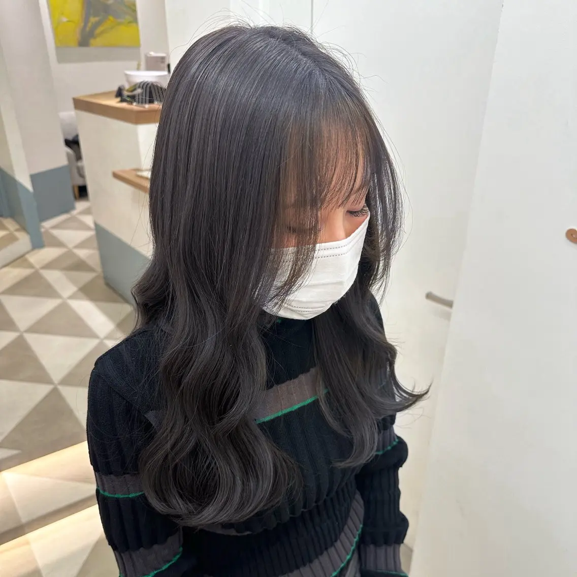ロング カラー アッシュ アッシュグレー アッシュグレージュ グレージュ 安丸 結夏のヘアスタイル