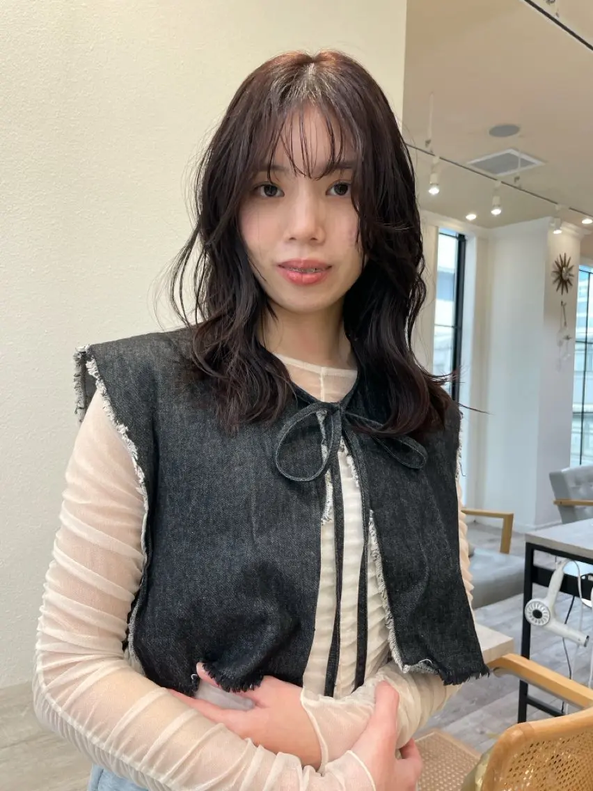 ミディアム カラー パーマ ミディアムパーマ カット ヘアカラー パーマ 抜け感ボブ×パーマ |kazaneのヘアスタイル