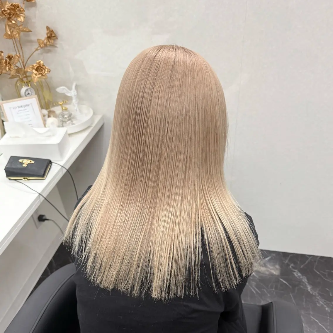 セミロング カラー ベージュカラー ブリーチ ブロンド デザインカラー グレージュ ヘアカラー トリートメント 天神/ケアブリーチ/ 髪質改善/上質艶髪のヘアスタイル