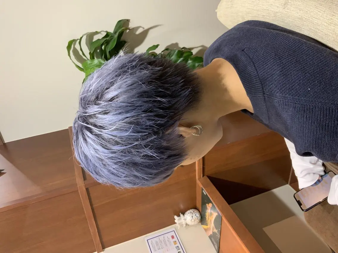 ショート カラー ブルーカラー シルバー ハイトーン得意😍 Lumiereのヘアスタイル