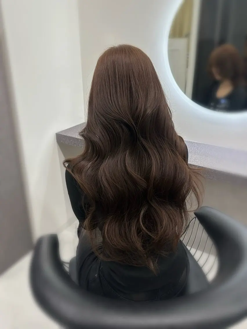 ロング カット ヘアカラー 塩入ひろの、韓国ヘア 梅田/束感まつ毛のヘアスタイル