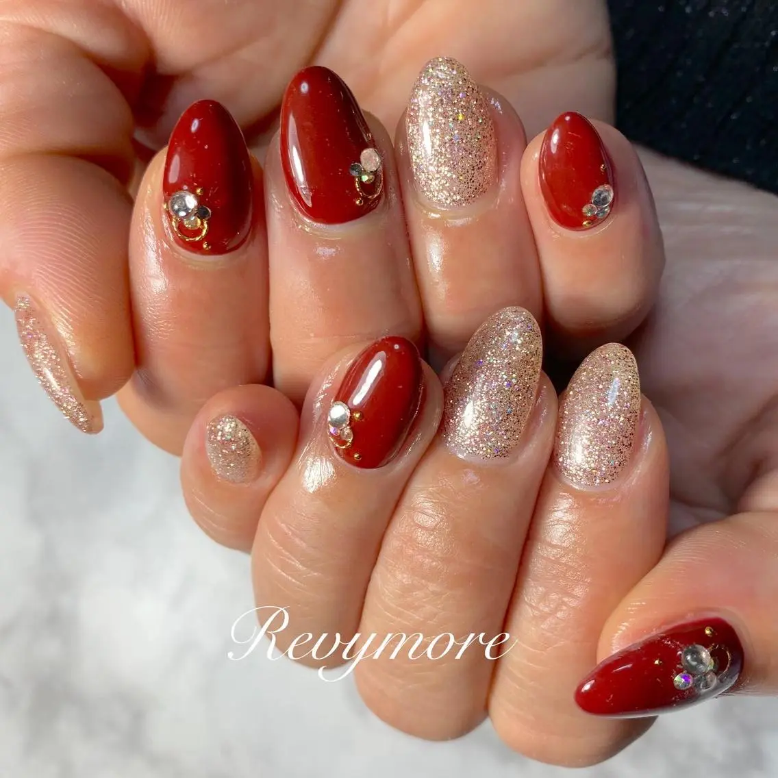 ミディアム ネイル 韓国風ヘア ジェルネイル キラキラネイル 韓国ネイル ニュアンスネイル nail salon Revymoreのネイルデザイン
