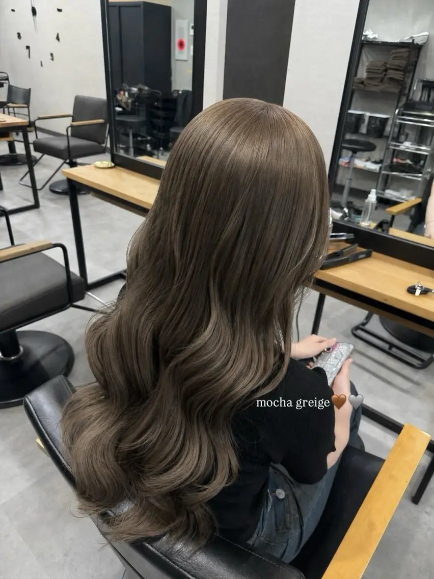 カラー グレージュ モカグレージュ ヘアカラー ヒナ .のヘアスタイル
