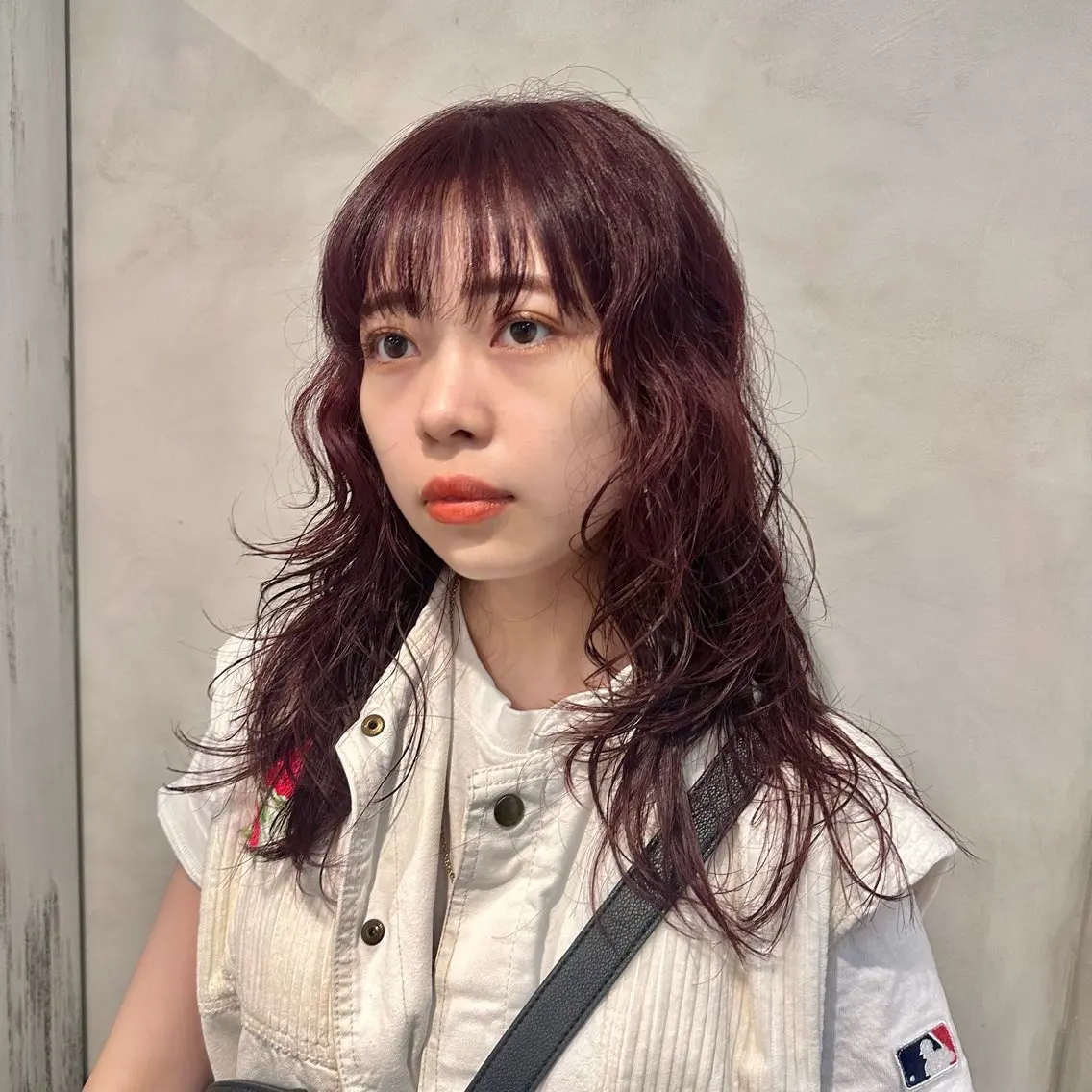 ロング カラー パーマ ダブルカラー ピンクカラー パープルカラー くせ毛 レイヤーカット Yuki☺︎パーマ レイヤーカットのヘアスタイル