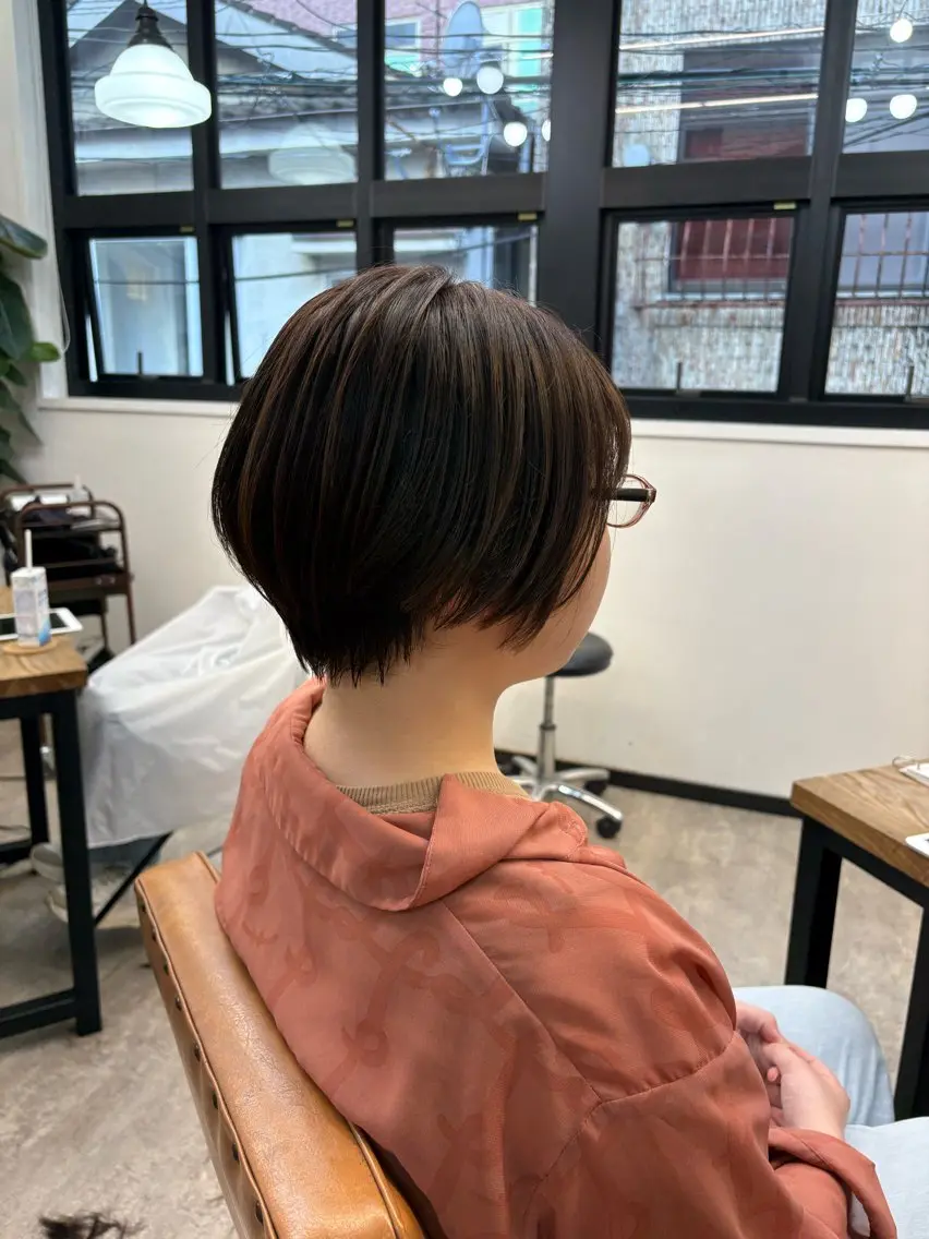 ショート .AIRI🌼 暖色/ぱつっとぼぶのヘアスタイル