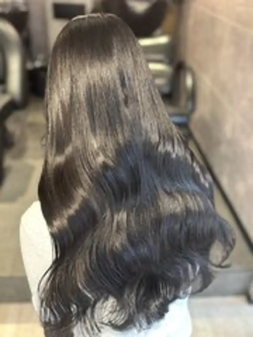ロング カラー ブリーチ 透明感カラー ブリーチなしカラー トリートメント elu あやね💜 🫧カラー・縮毛矯正のヘアスタイル