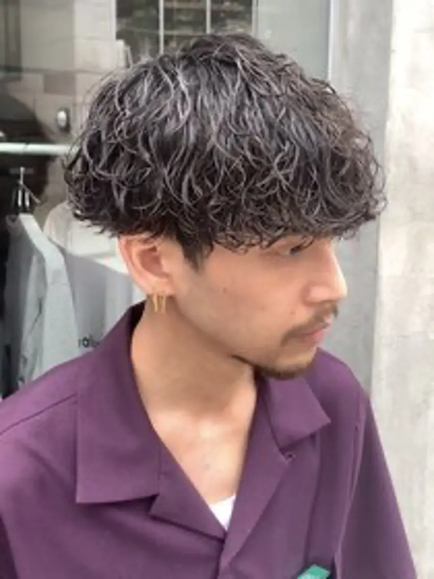 ミディアム パーマ メンズ ミディアムパーマ メンズパーマ 波巻きパーマ スパイラルパーマ カット パーマ パーマ特化🔥 ワタベリョウマのヘアスタイル