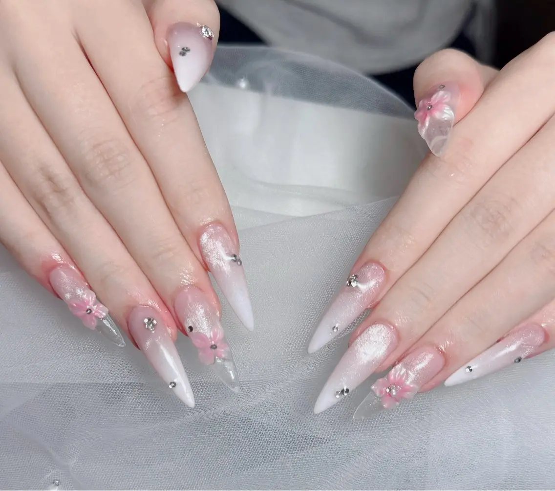 ネイル チークネイル 長さ出し フラッシュネイル フレンチネイル グラデーション ハンドネイル Lenie Nail Salonのネイルデザイン