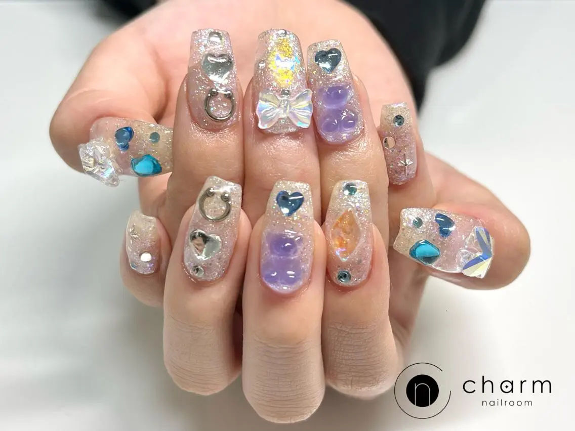 ネイル ハンドネイル ネイルルーム チャームのネイルデザイン