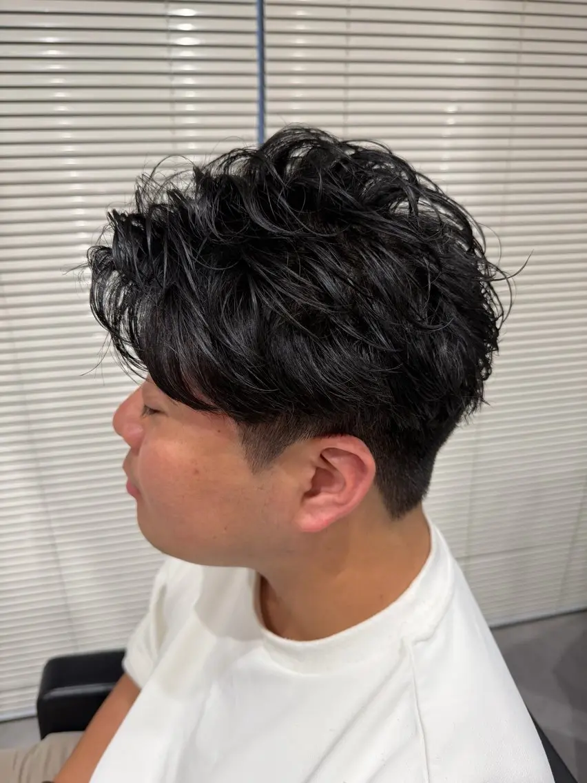 ショート パーマ メンズ フェザーパーマ メンズパーマ カット パーマ ユウ🪄 パーマ指名No1のヘアスタイル
