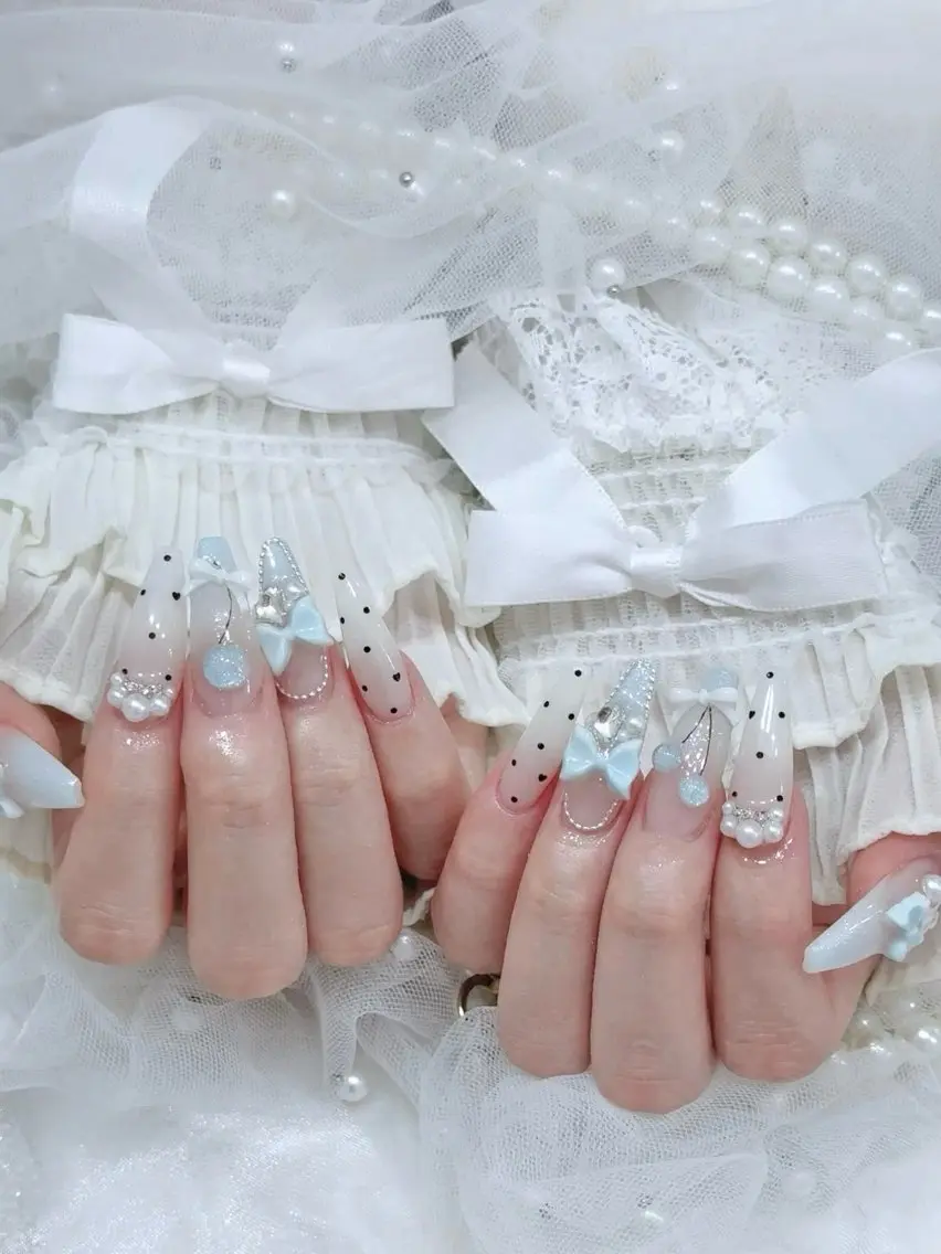 ネイル キラキラネイル 韓国ネイル ロングネイル ワンホンネイル ハンドネイル Josie nail salonのネイルデザイン