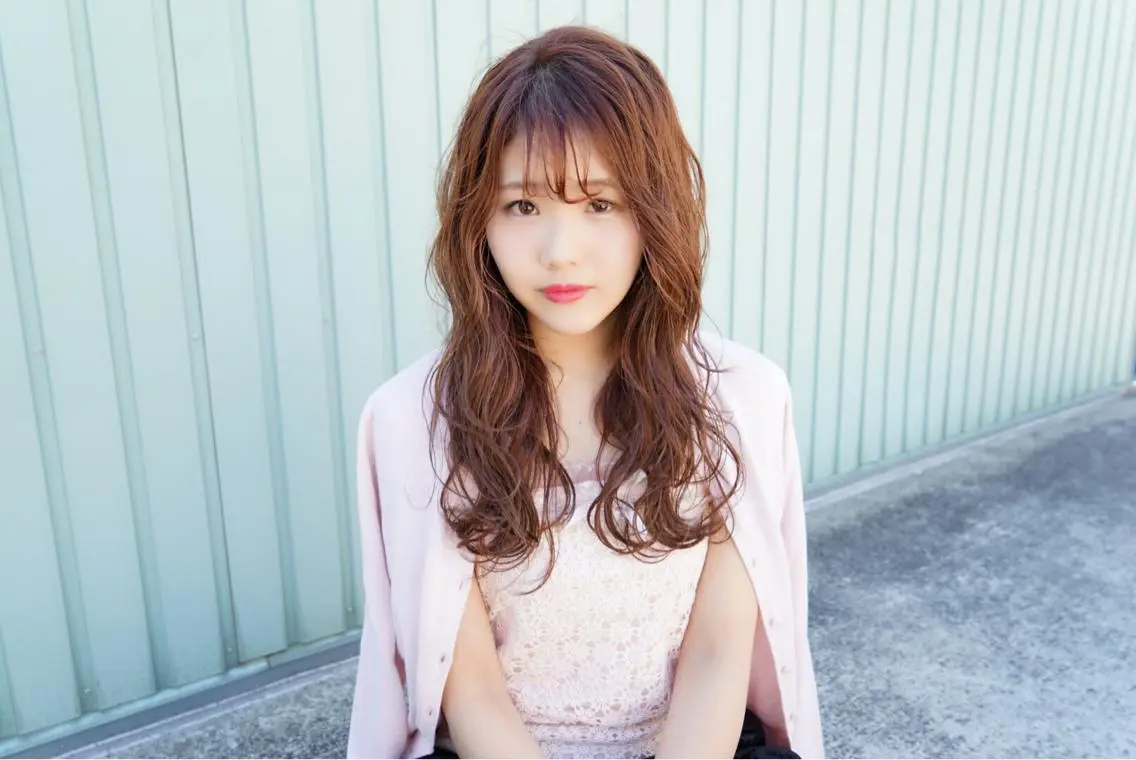 ロング 加藤 あやみのヘアスタイル