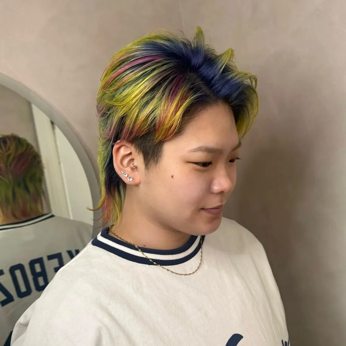 ショート カラー ブリーチ ブルーカラー デザインカラー ピンクカラー イエローカラー ヘアカラー Hinako🦋 ブリーチカラーのヘアスタイル