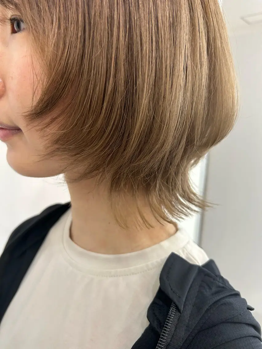 ミディアム 顔周りカット レイヤーカット 對馬 光梨のヘアスタイル