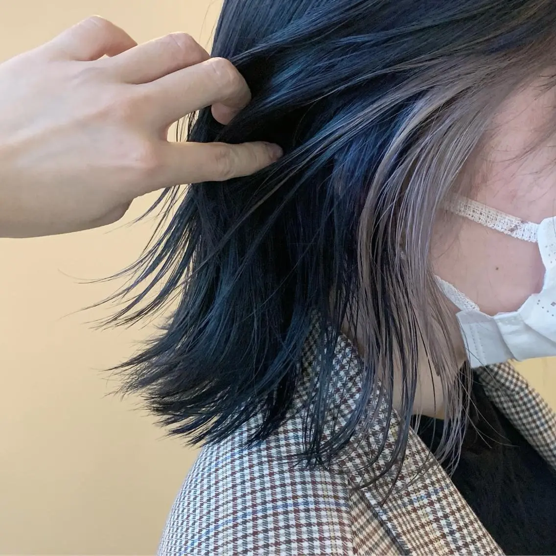 ミディアム カラー デザインカラー 本間 結衣のヘアスタイル