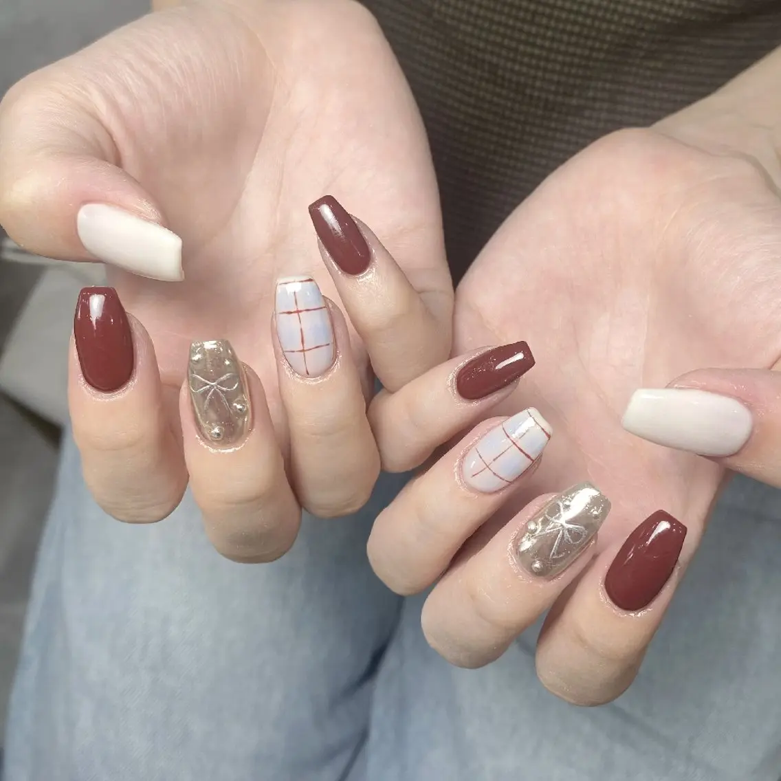 ネイル チークネイル フレンチネイル ジェルネイル ガーリー キラキラネイル ハンドネイル UM Nail Salonのネイルデザイン
