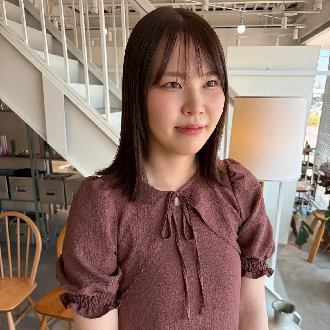 ミディアム アッシュ アッシュブラウン ヘアカラー 周東 芽依のヘアスタイル