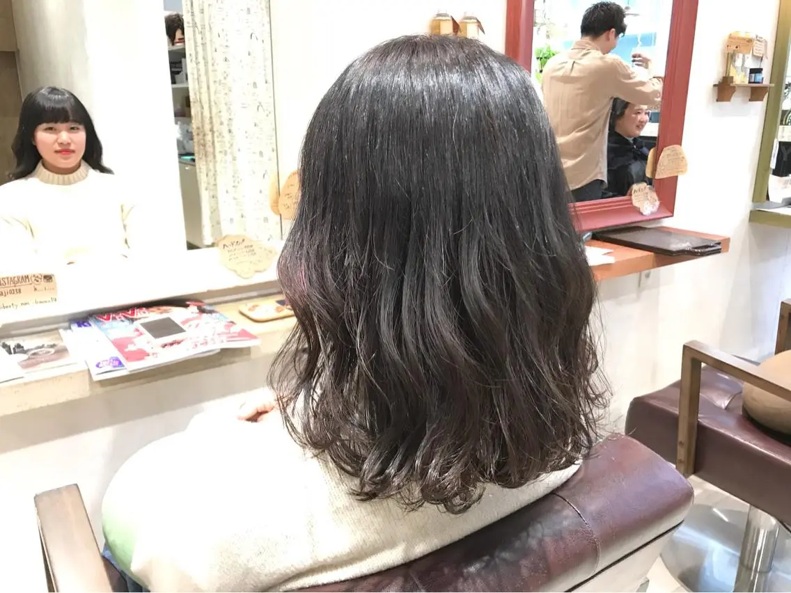 ミディアム カラー 黒髪 ブルーカラー ブルーブラック メンズ指名多数!! 田島史也のヘアスタイル