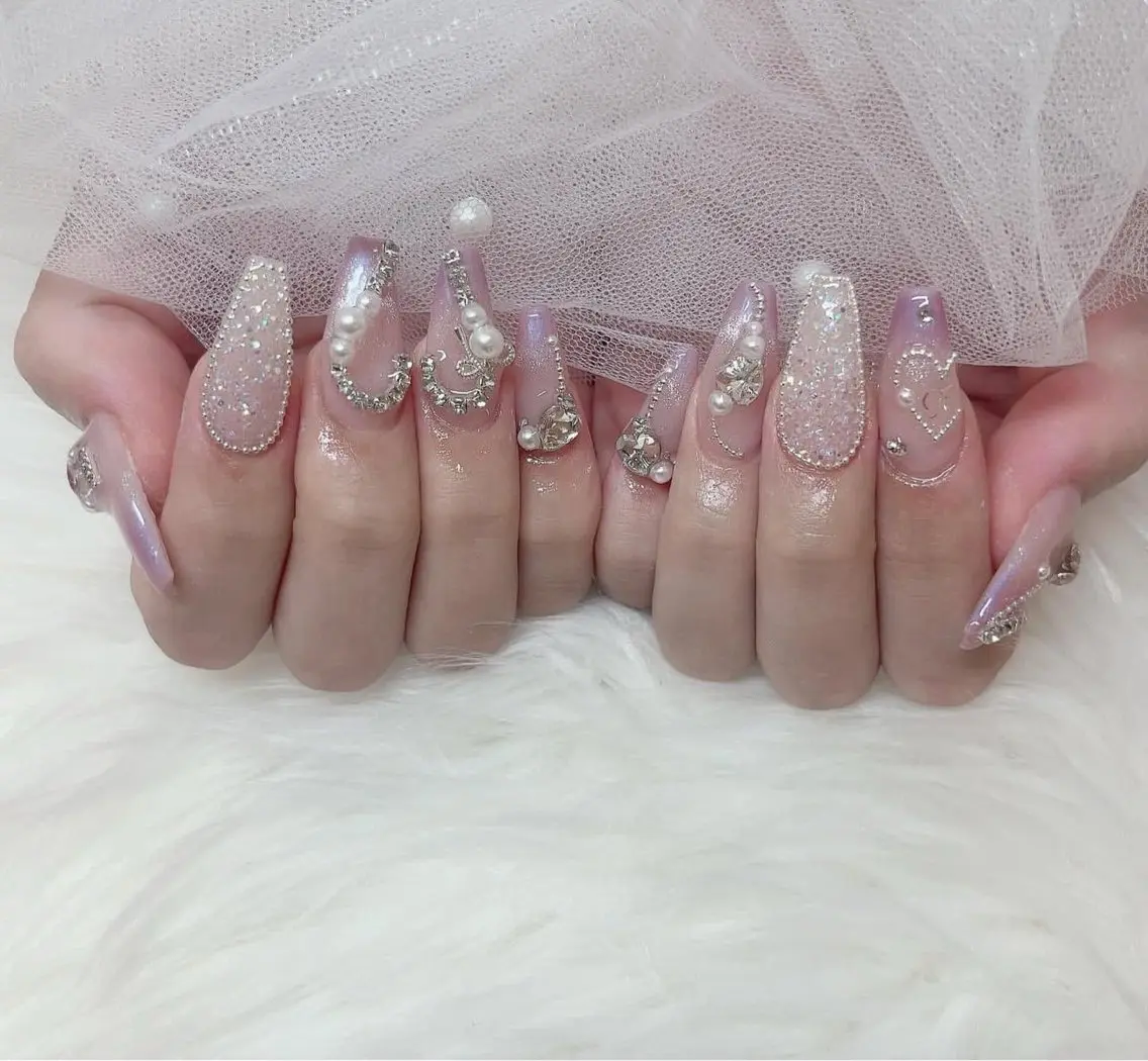 ネイル アートネイル グラデーション キラキラネイル ニュアンスネイル オフィスネイル ハンドネイル Amee Nail Salonのネイルデザイン