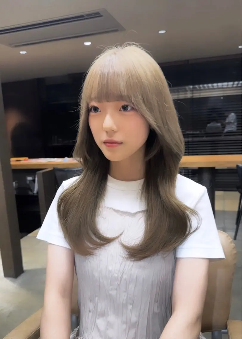 ロング カラー グレージュ ミルクティーグレージュ くびれヘア 韓国風ヘア カット ヘアカラー トリートメント 韓国ヘア/レイヤー /大嶽佑馬のヘアスタイル
