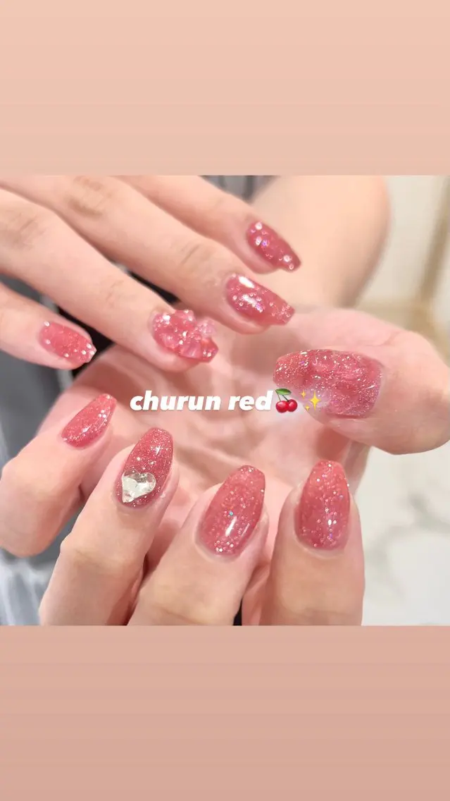 ネイル ハート ラメ(グリッター) ワンカラーネイル 赤色 ハンドネイル 🎀チーク/ちゅるん 🫧chisa🎀のネイルデザイン