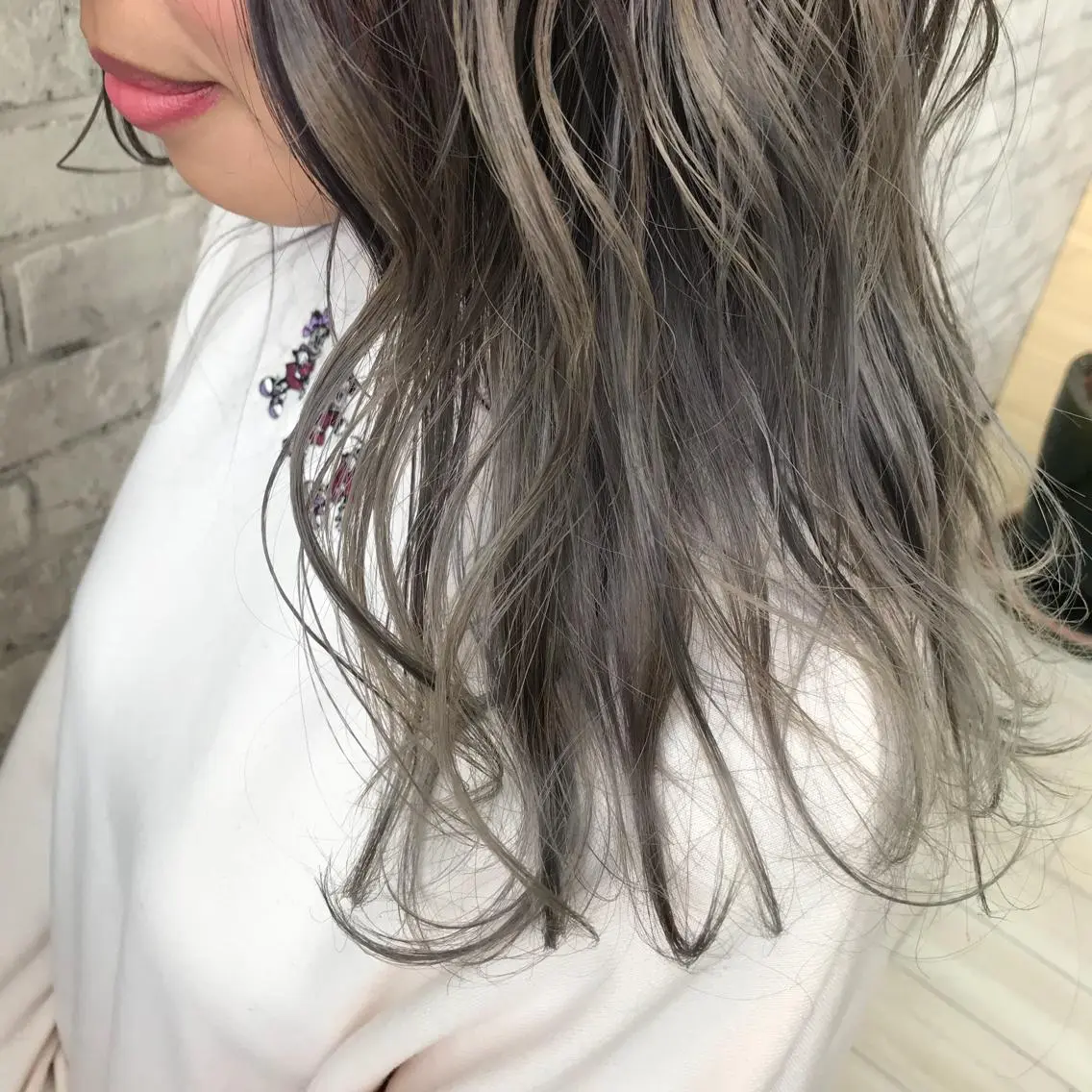 ロング カラー ブリーチ Oopsレイヤー 加藤澄都のヘアスタイル