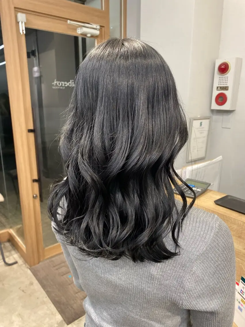 ミディアム カラー 黒髪 ブリーチ 🐾Libero🐾 柏　KONOMIのヘアスタイル