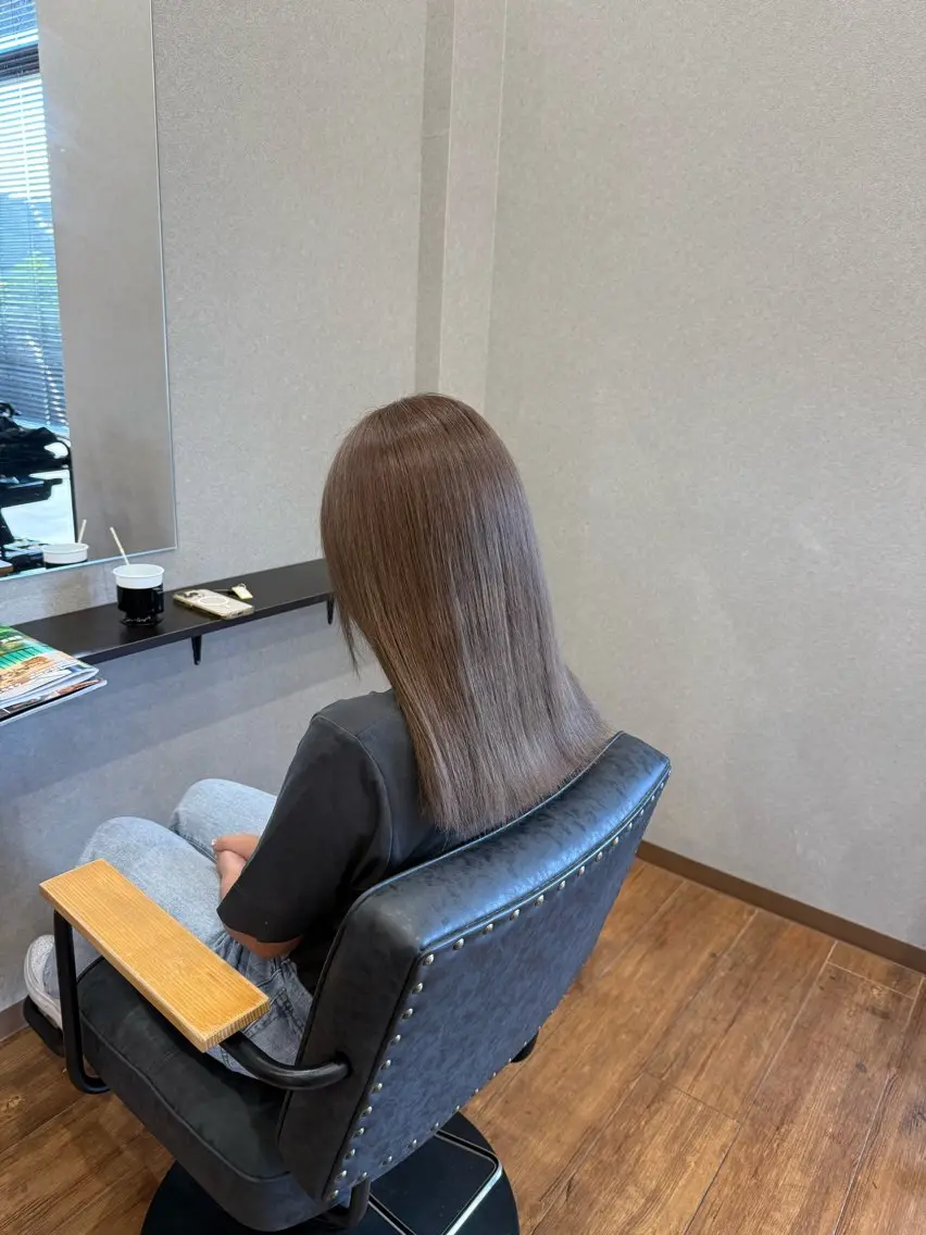 ロング カラー グレージュ ヘアカラー トリートメント 鵜飼 真伍のヘアスタイル