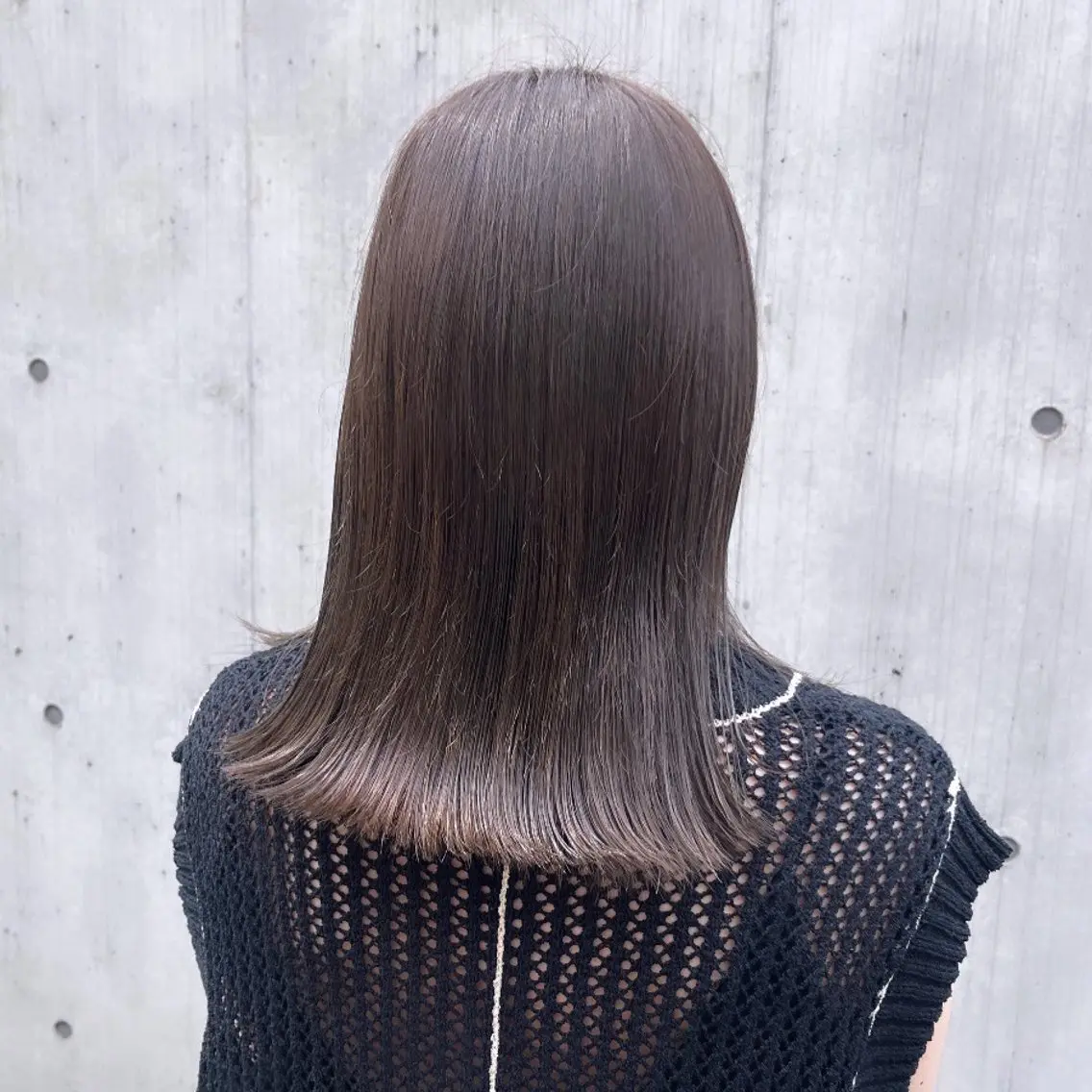 ミディアム カラー ベージュカラー ブラウンカラー ブラウンベージュ 透明感カラー オリーブベージュ ヘアカラー トリートメント ヘッドスパ ヘアセット カジュアルを女っぽく 𝗮𝘆𝗮𝗰𝗼のヘアスタイル