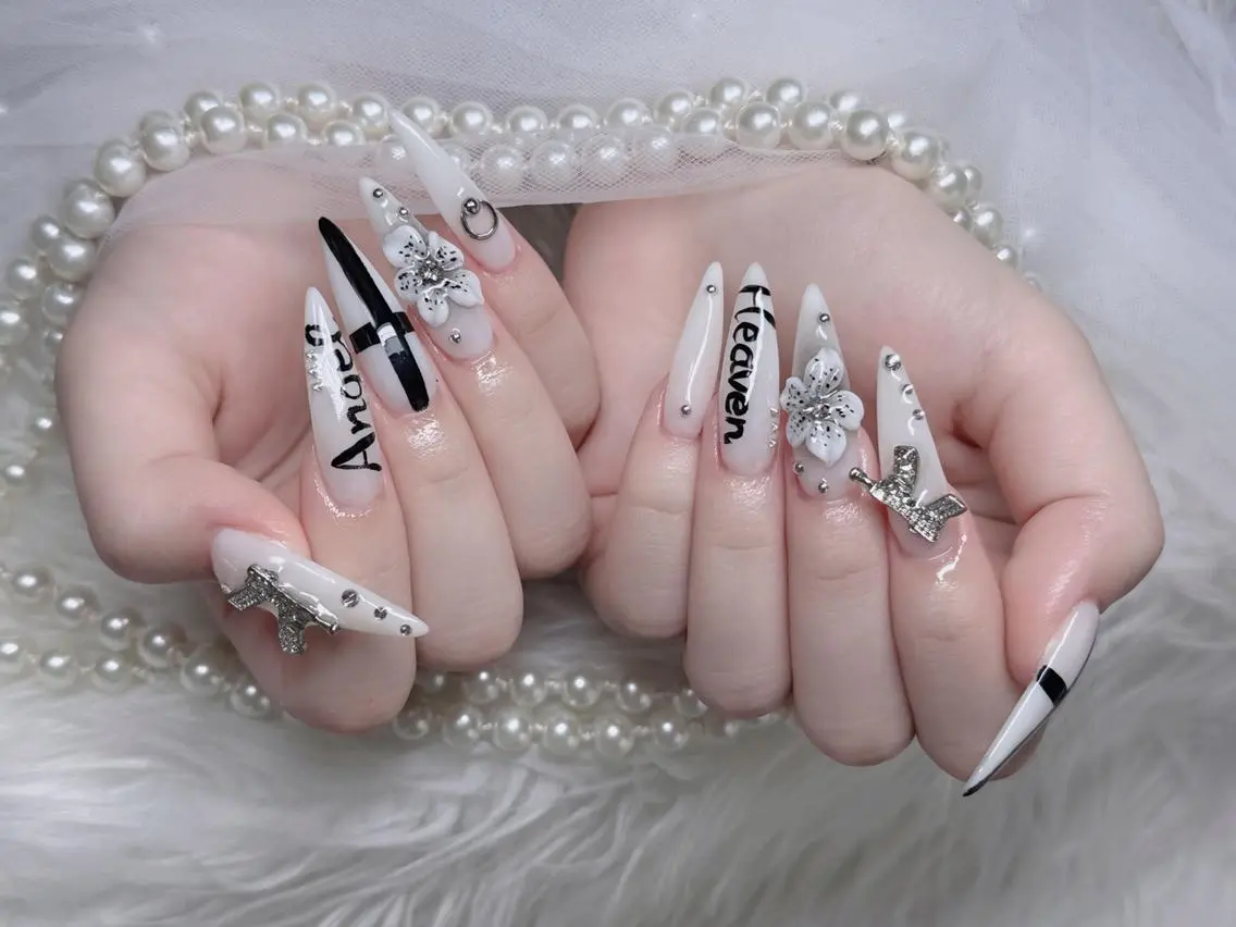 ネイル フレンチネイル ジェルネイル ハロウィン マグネットネイル ネイルチップ ハンドネイル H.baby Nail Salonのネイルデザイン