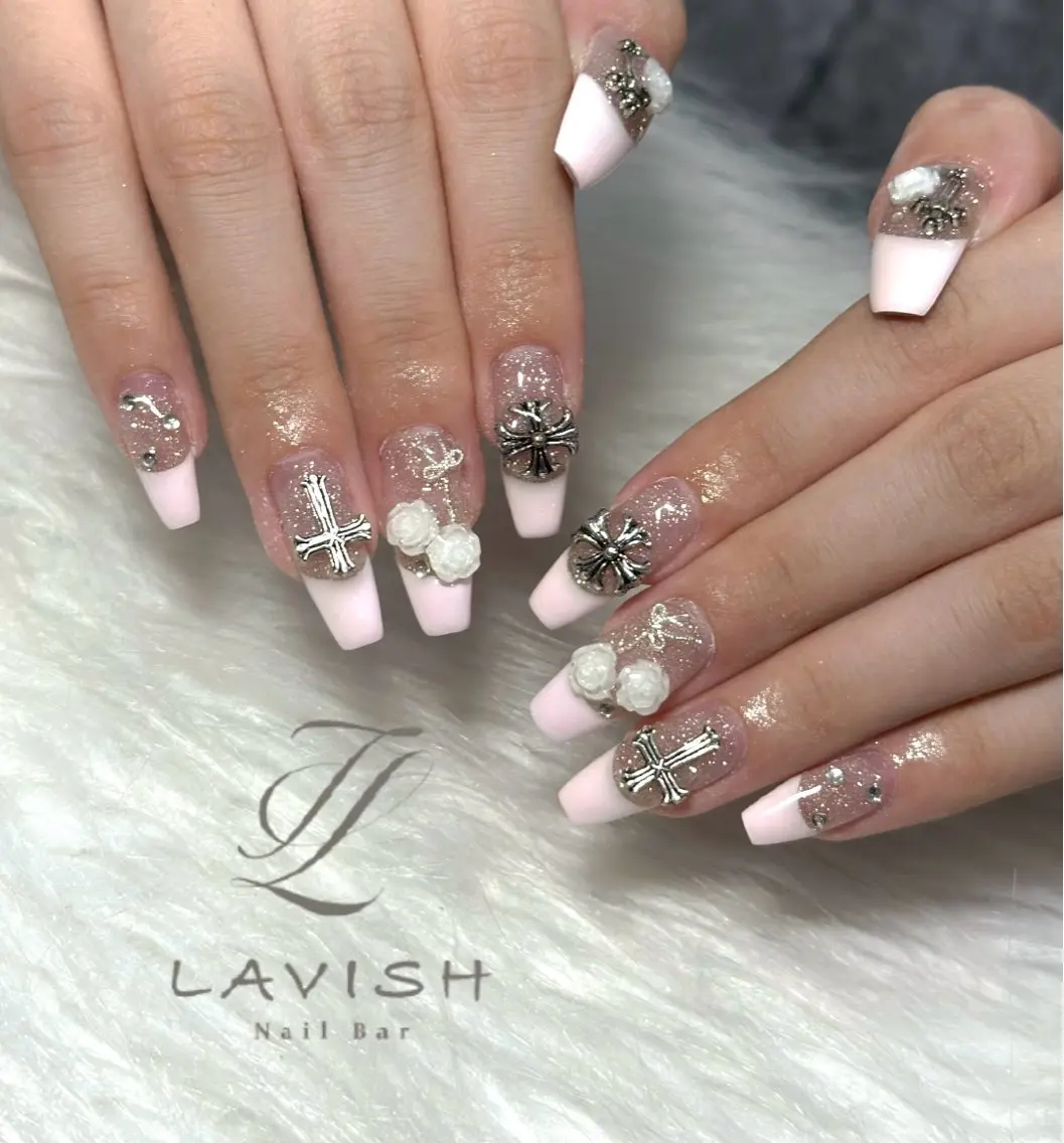 ネイル ハンドネイル フットネイル LAVISH nanamiのネイルデザイン