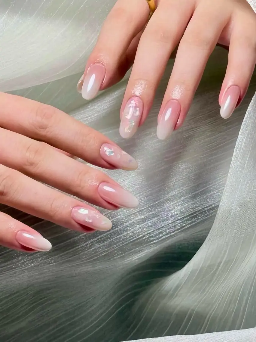 ネイル チークネイル ドット フレンチネイル グラデーション 韓国ネイル ハンドネイル Minette nailrinrinのネイルデザイン