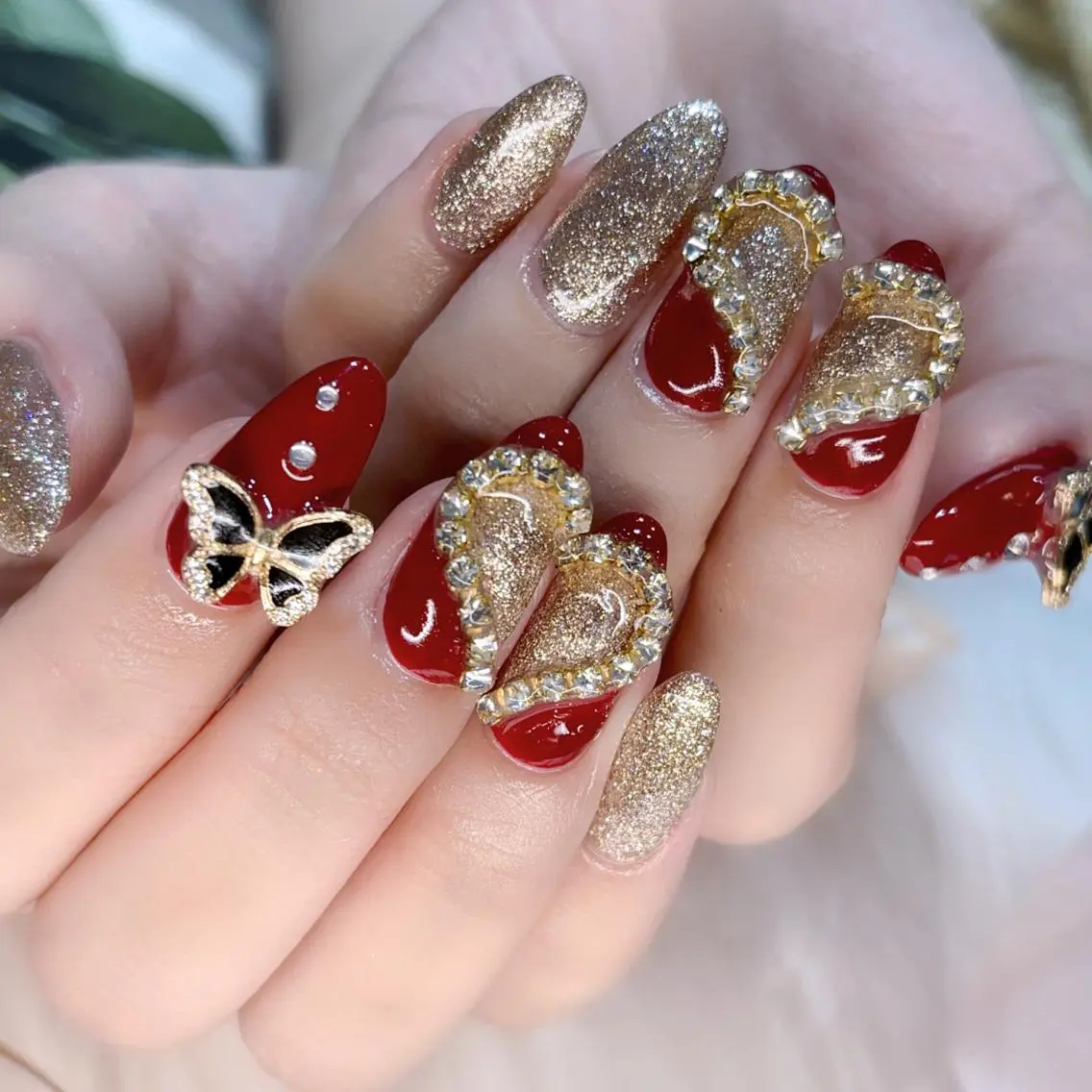 ネイル ハンドネイル Queens ciciのネイルデザイン