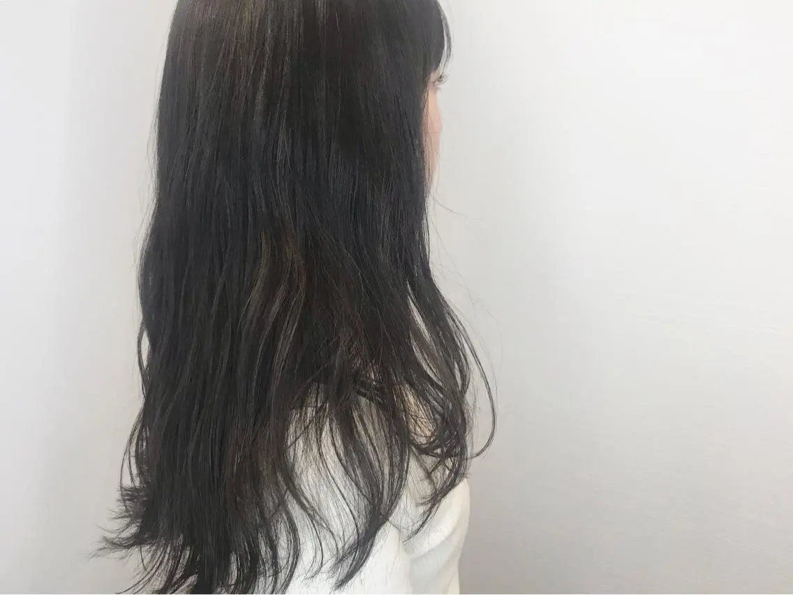 ロング カラー アッシュ ラベンダーカラー ラベンダーアッシュ 【Uneユヌ】菊地 春那のヘアスタイル
