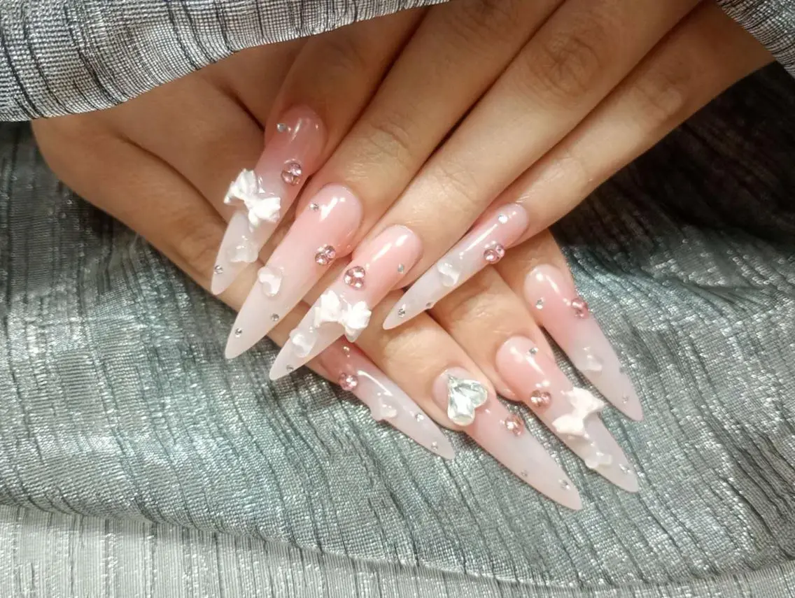 ネイル フレンチネイル ジェルネイル ガラスフレンチ 韓国ネイル マグネットネイル ハンドネイル ハンドケア The Nail& EyeLashのネイルデザイン