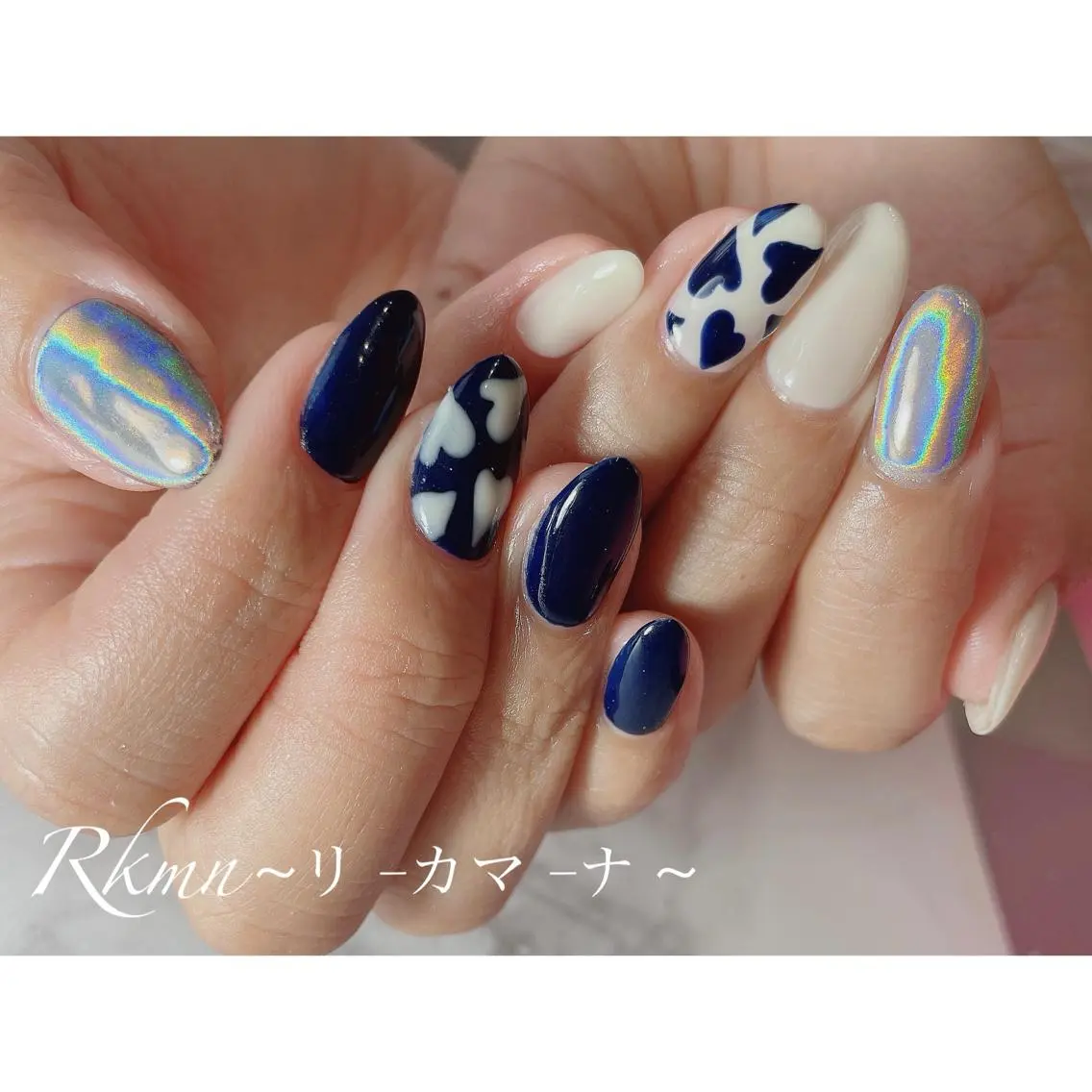 ネイル アートネイル ハート ネイビー 春ネイル ホワイト ハンドネイル フットネイル ハンドケア Rkmn ~リ-カマ-ナ~のネイルデザイン