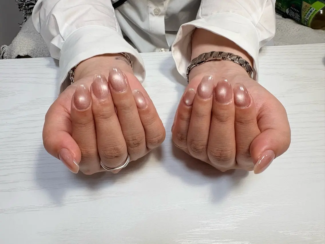 ネイル フットネイル ジェルネイル ラメ(グリッター) マグネットネイル 持ち込み ハンドネイル ハンドケア ♡Bivi♡自爪に 優しいネイルサロンのネイルデザイン