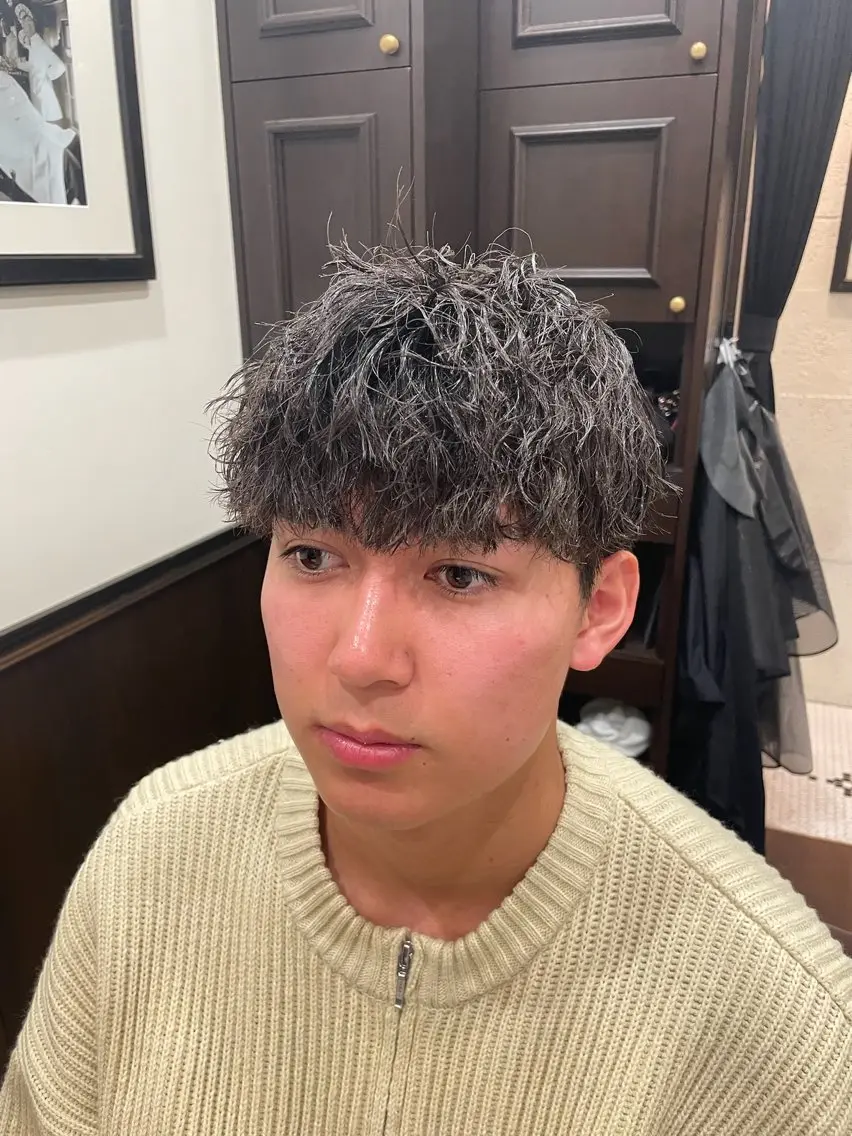 ミディアム パーマ メンズ マッシュ 波巻きパーマ 藤井 響のヘアスタイル
