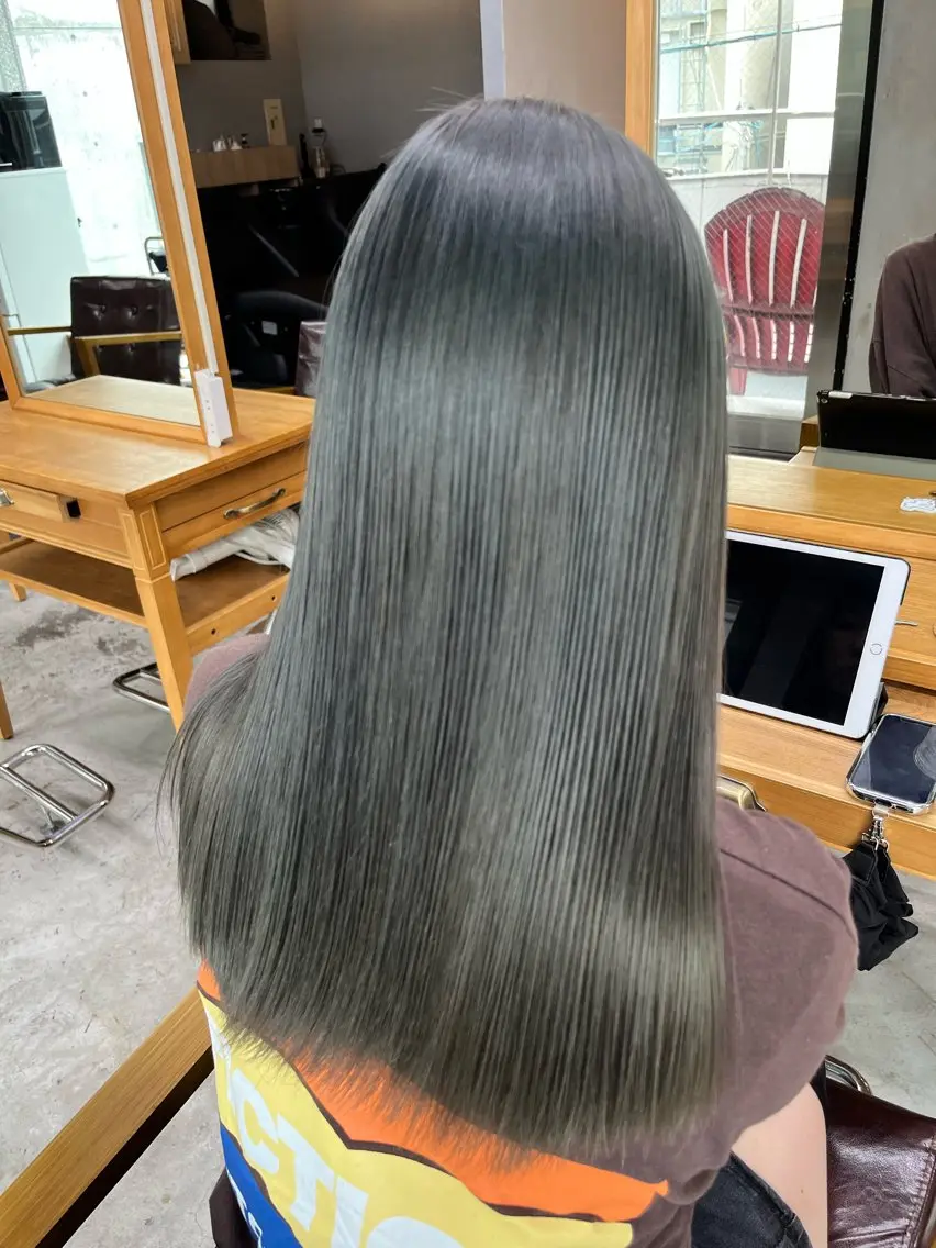 カラー 秋山 美奈のヘアスタイル