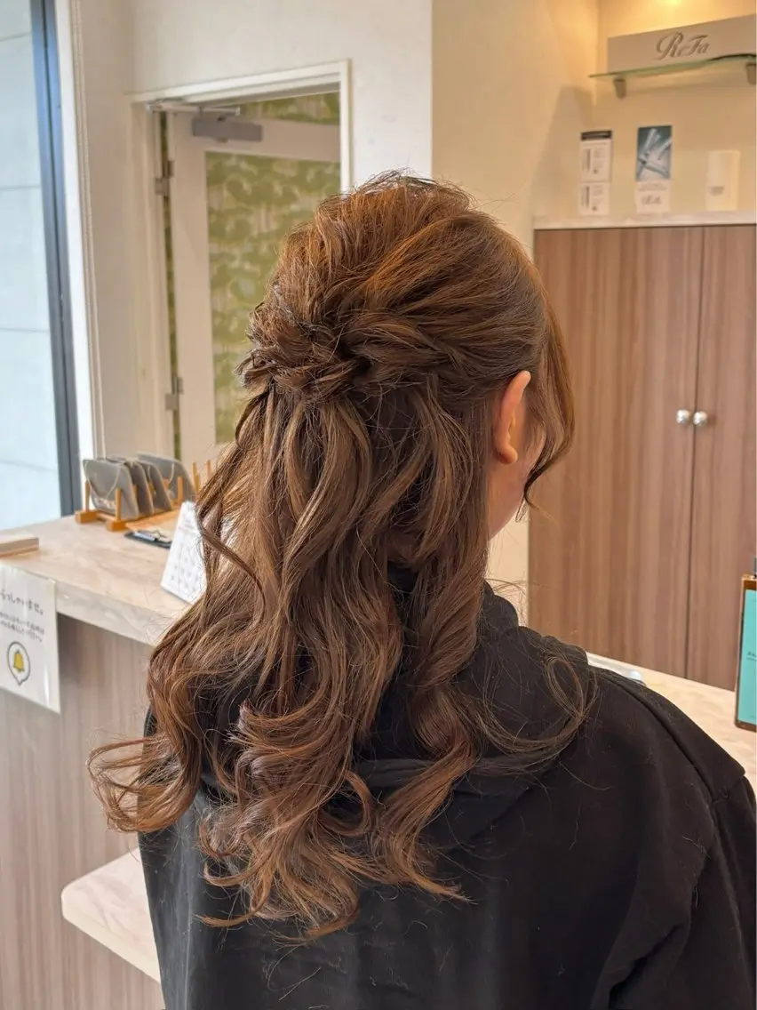 ロング ヘアセット 諸見里 珠莉亜のヘアスタイル