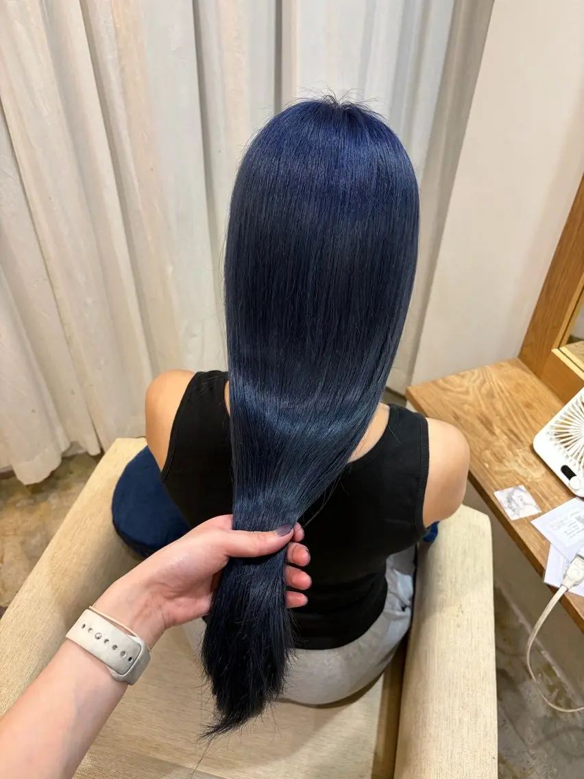 ロング ヘアカラー miyu カット・ハイトーンのヘアスタイル