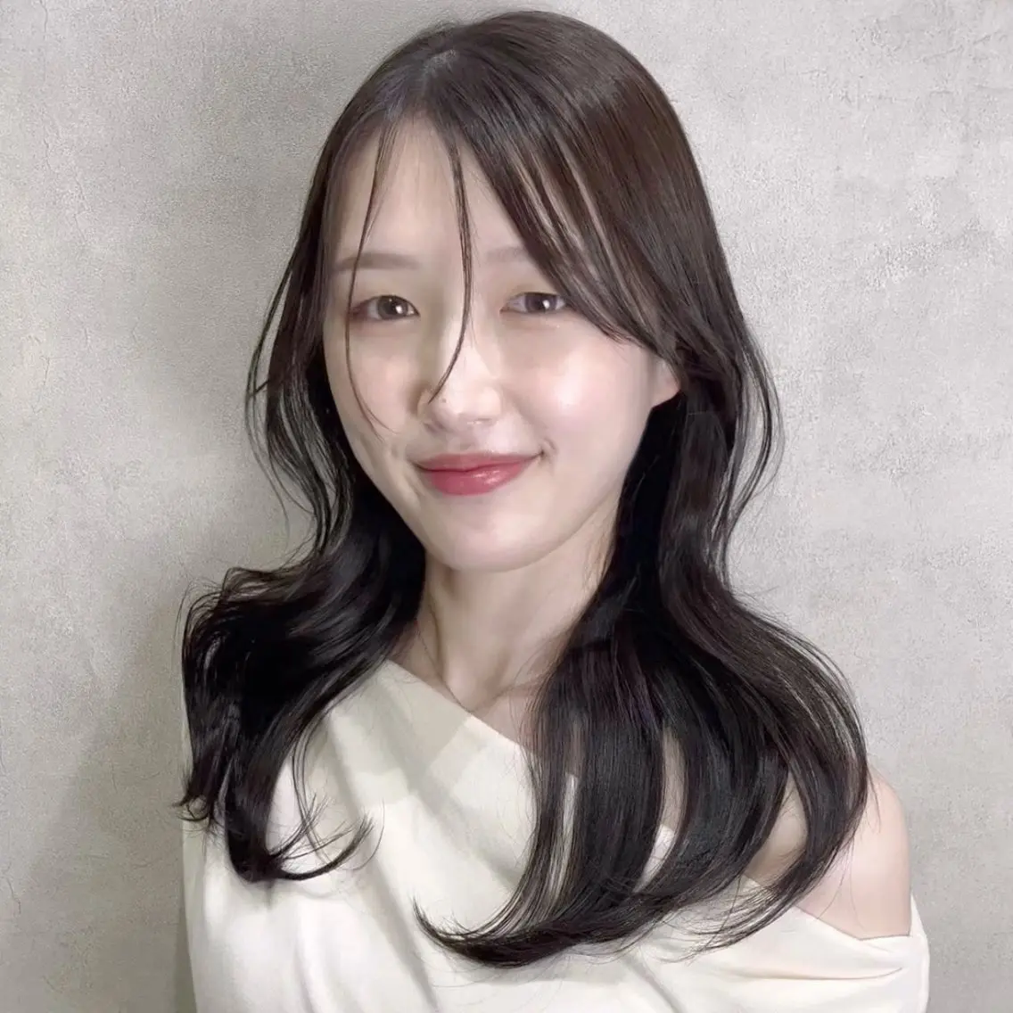 セミロング 韓国風ヘア レイヤーカット 松本 沙城のヘアスタイル