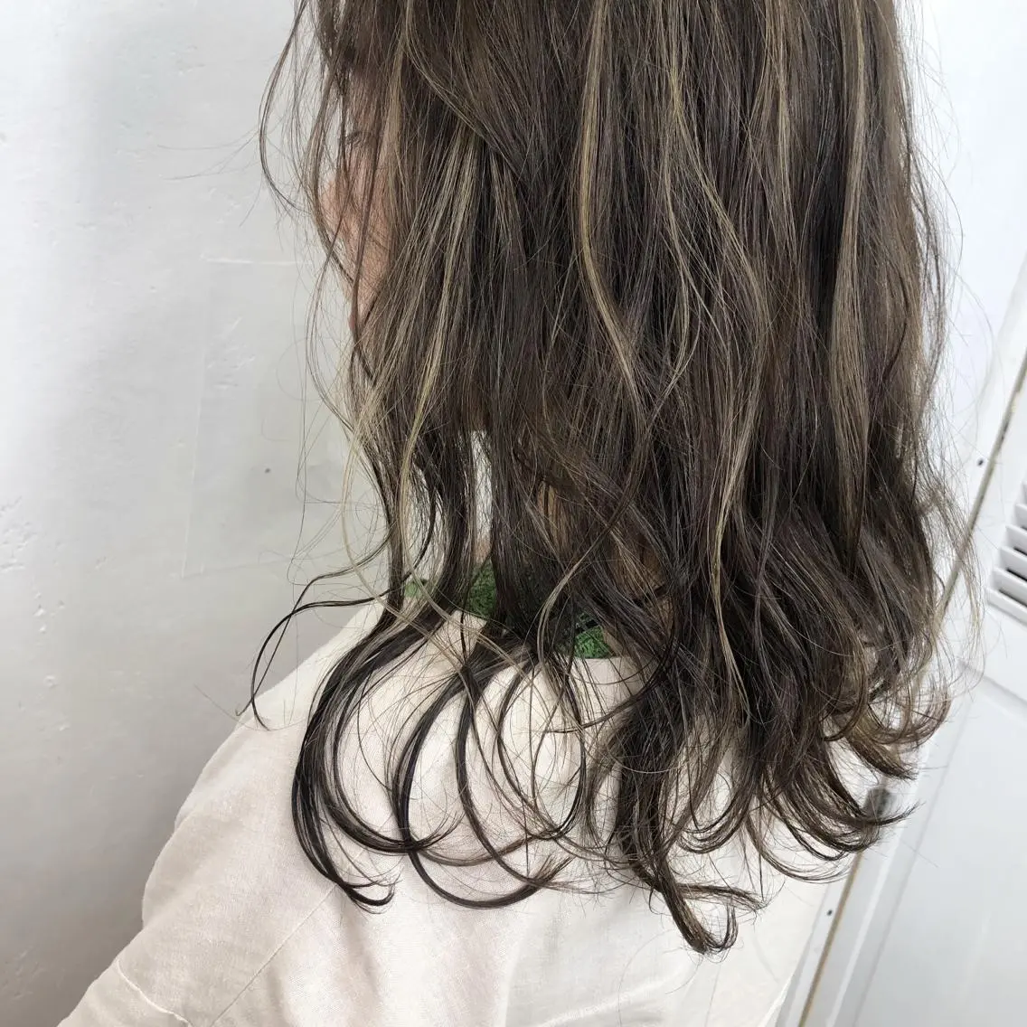 セミロング カラー ハイライトカラー ハイライト ヘアカラー トリートメント ブリーチカラーレイヤ ーカット🦋annaのヘアスタイル