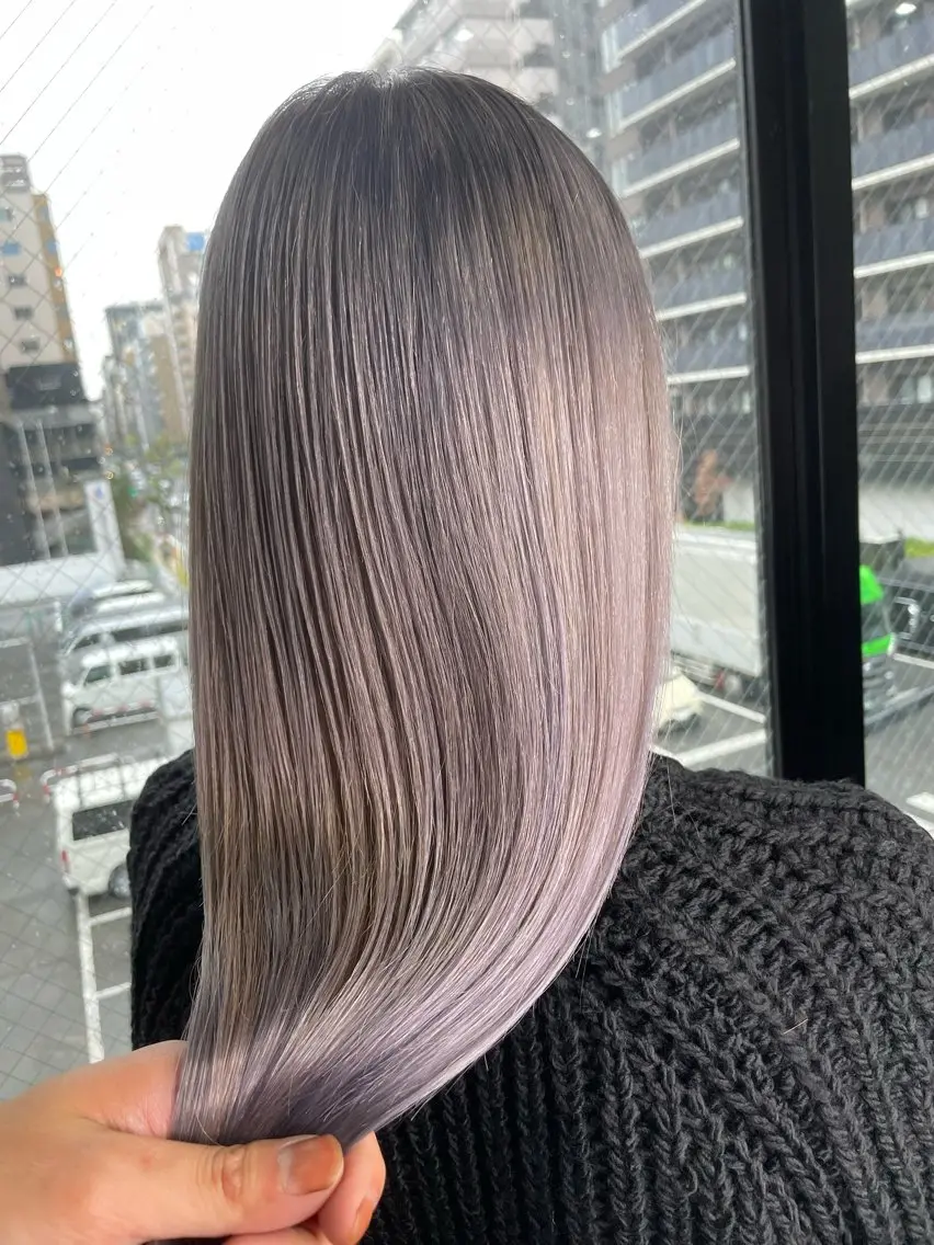 ロング カラー アッシュ アッシュグレー ブリーチ ケアブリーチ 透明感カラー ヘアカラー Lima/ハイトー ン/ブリーチ/心斎橋のヘアスタイル